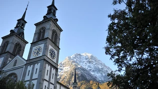 «Schattenloch Glarnerland»: In Glarus gibts zwar wenig Sonne, dafür viel blauen Himmel.