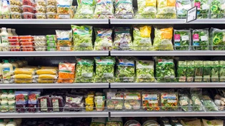 19 Produkte getestet: Fertigsalate bieten gute Wachstumsbedingungen für Krankheitserreger.