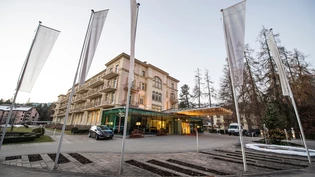 Nicht mehr amerikanisch: Das Flimser «Parkhotel Waldhaus» gehört nun Investmentgesellschaften mit Sitz in den Niederlanden respektive Rumänien. Nicht mehr amerikanisch: Das Flimser «Parkhotel Waldhaus» gehört nun Investmentgesellschaften mit Sitz in den Niederlanden respektive Rumänien.
