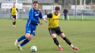 Duell vor einem Jahr: Nicolò Pola (rechts) kämpft gegen den  Agon Topalli vom FC Ems um den Ball.