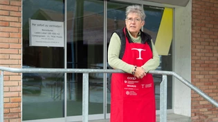 Würde gerne wieder anpacken: Gertrud Fitzi, Leiterin der Abgabestelle von «Tischlein deck dich» in Thusis, posiert vor der nun geschlossenen Räumlichkeit an der Compognastrasse. 