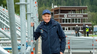 Grossanlass: Jürg Capol auf dem Gelände seines aktuellen Projekts, den Biathlon-Weltmeisterschaften 2025 in Lantsch/Lenz.