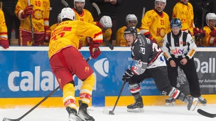 Dynamisch: Maurin Tosio (rechts) vom EHC Chur im ersten Heimspiel der Saison gegen den HC Sierre.