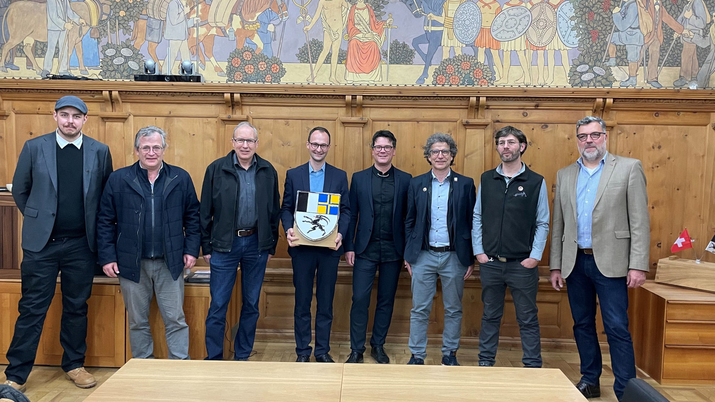 Die Verantwortlichen: Auf dem Bild sind Noah Balzer, Fredy Pfister, Walter Schmid, Reto Crameri, Michael Marugg, Roman Cathomas, Christian Meyer und Tilman Laube zu sehen (v. l.). Reto Crameri wurde einstimmig als neuer Präsident gewählt.