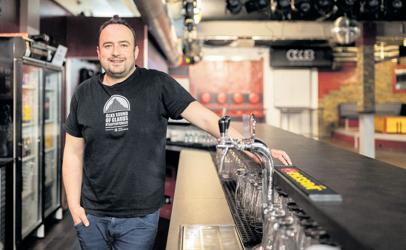 «Partykönig» Thomy Zimmermann zieht sich aus der Partyszene zurück, sein Lokal «Club» in Glarus muss er nun ungeplant schliessen – wohl für immer.