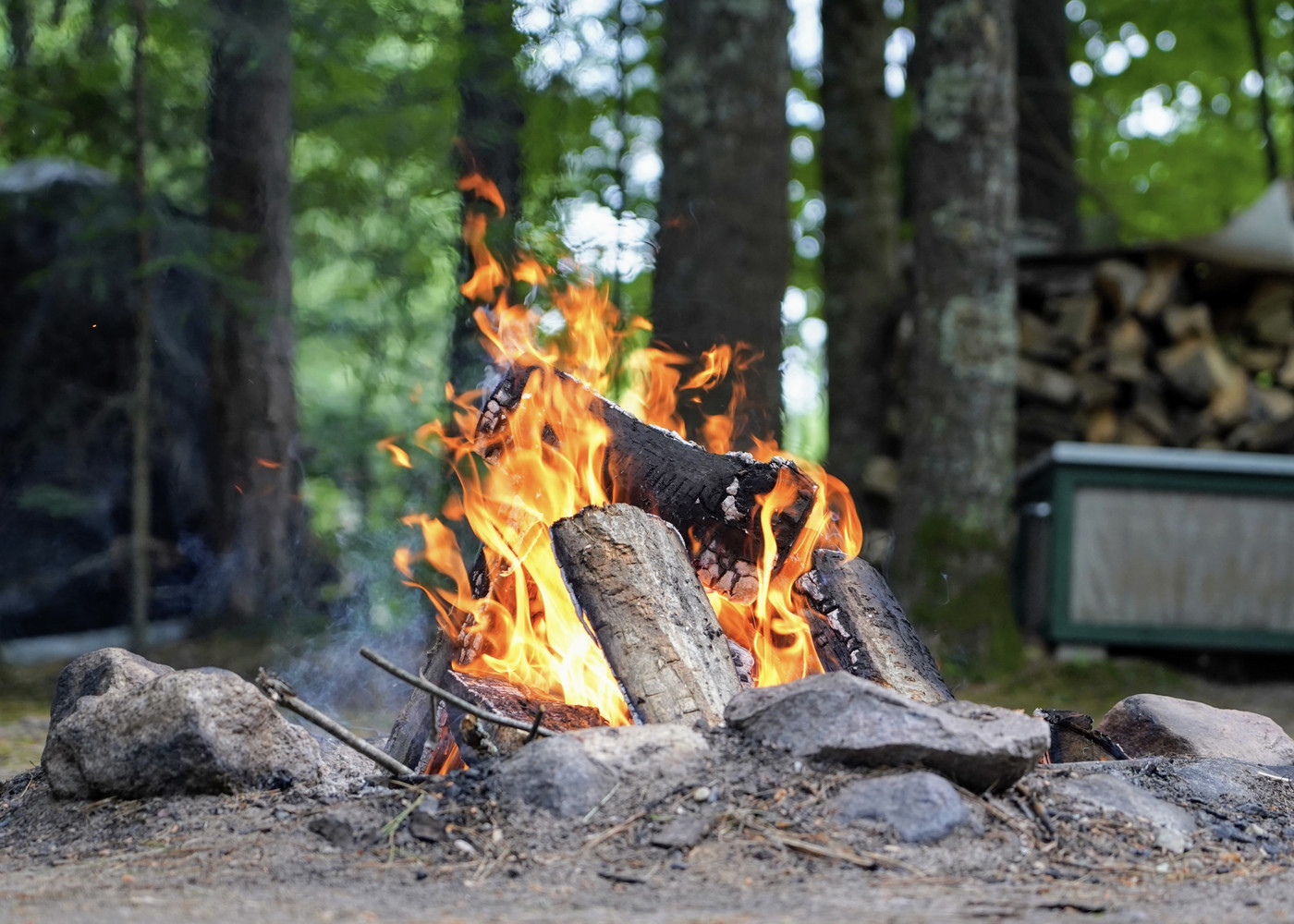 Stets im Überblick: Ein Feuer sollte nie alleingelassen werden.