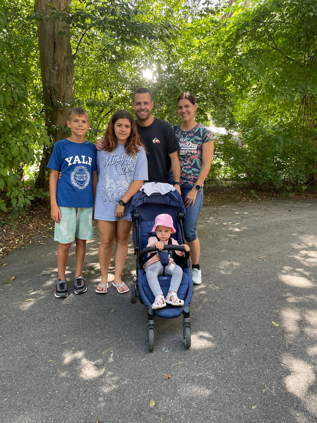 Reto Baumgartner, 37 Jahre, und seine Frau Michéle Baumgartner, 35 Jahre, mit den Kindern Ciara, 14 Jahre, Jai, 11 Jahre, und Sophia, 1 Jahr und sechs Monate, aus Abtwil, Aargau.