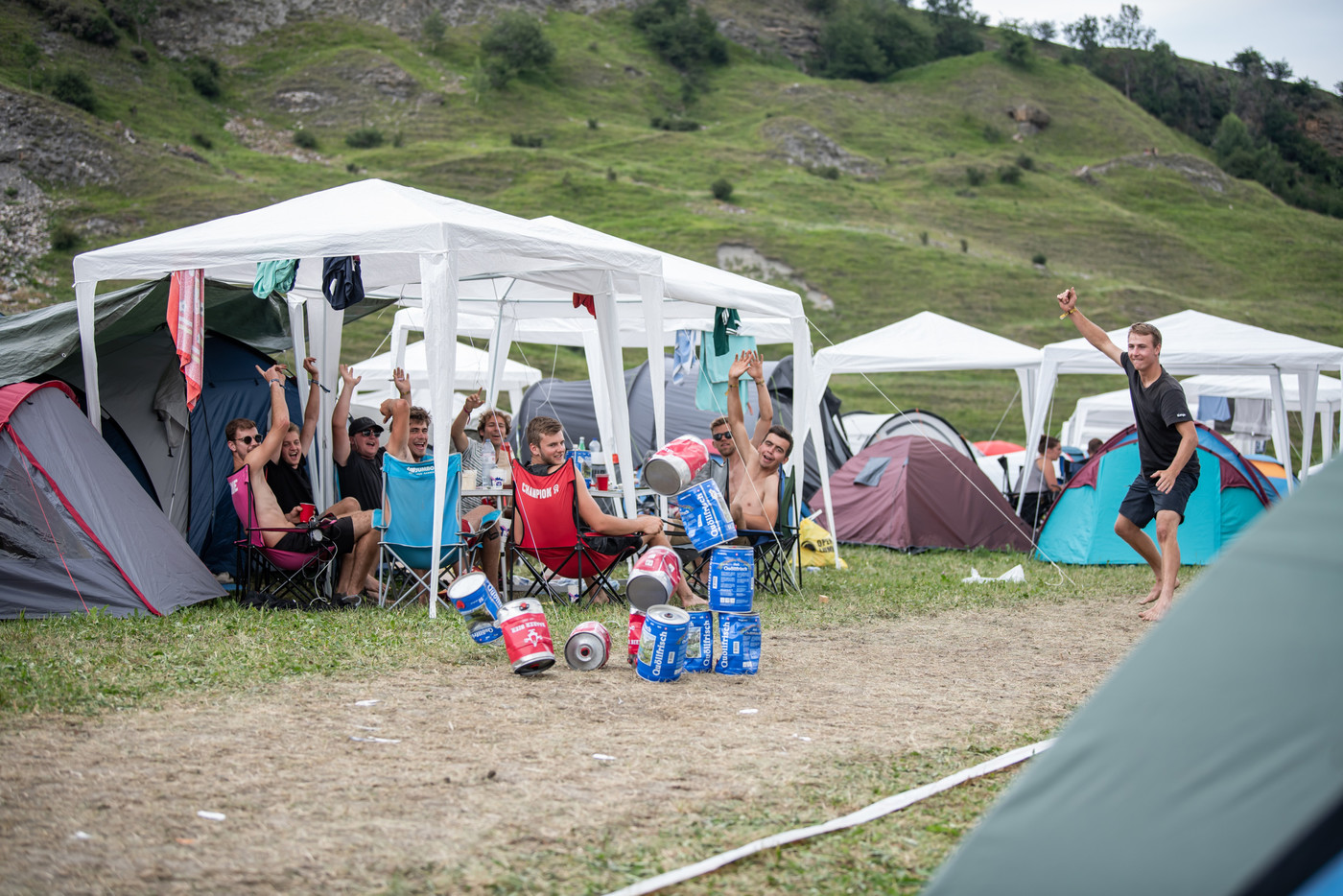 Sichere «Base»: Ein Pavillon bietet Schutz vor Sonne und Regen und bessert das Leben auf Zeltplatz erheblich auf. 