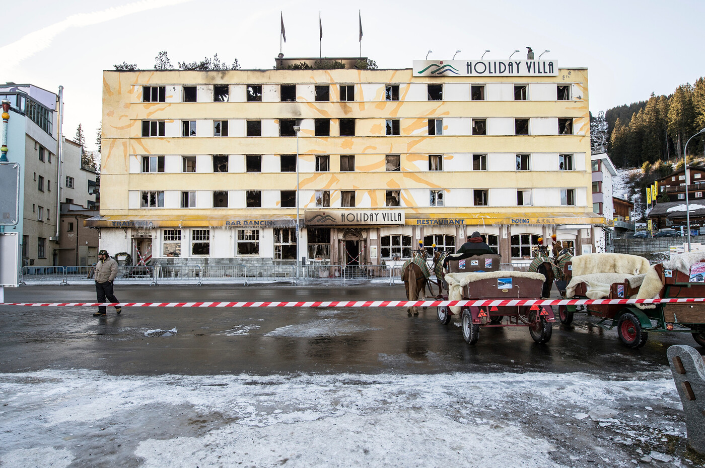 Flammeninferno: Das «Posthotel Arosa» war nach dem verherenden Brand nicht mehr brauchbar. 