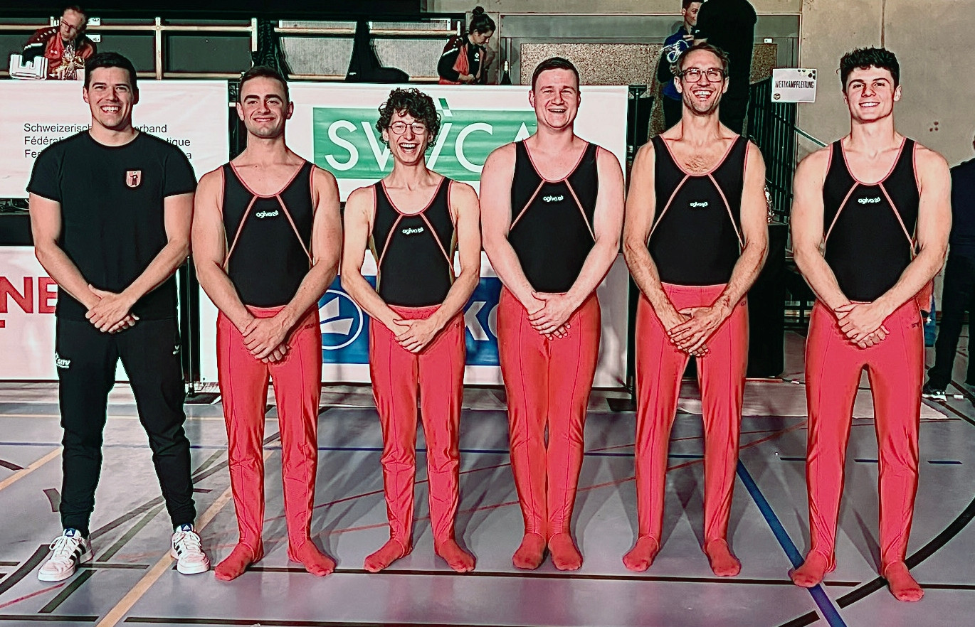 Die erfolgreichen Glarner in Gstaad: Coach Siro Rhyner (von links), Remo Jäggi, NilsWeber, Mario Dieffenbacher, Martin Bäbler und Nando Garcia.