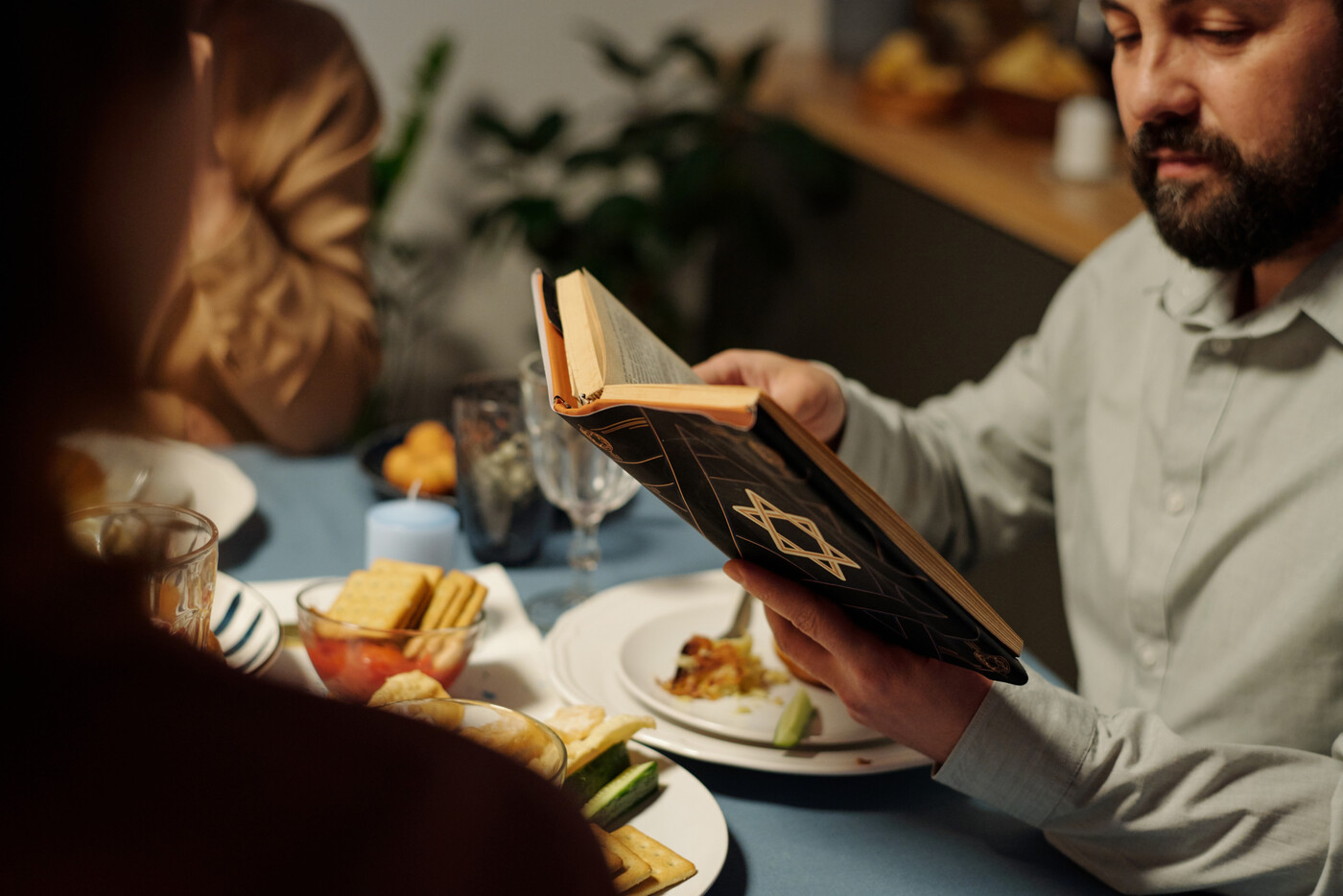 Die Heilige Schrift: Das Alte Testament verfügt über die Zehn Gebote, und es gibt bewusst kein elftes.